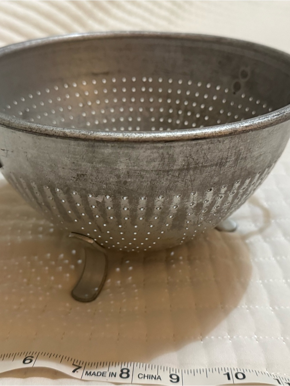 Vintage WEAR-EVER #3123 footed aluminum colander